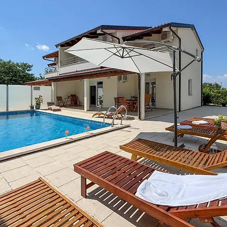Holiday home Stunning In